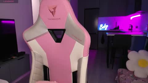 Emi online show from October 27, 6:01 pm