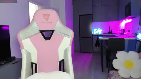 Emi online show from January 6, 5:05 pm