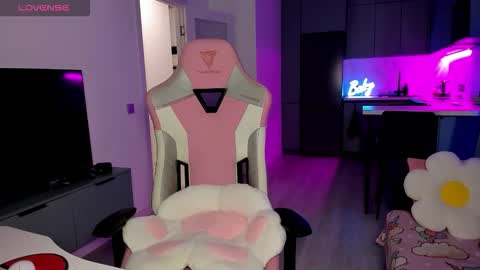 Emi online show from January 9, 5:04 pm