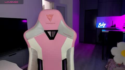 Emi online show from February 10, 5:11 am