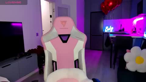 Emi online show from February 18, 4:08 am