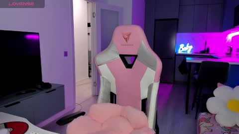 Emi online show from March 18, 4:59 am