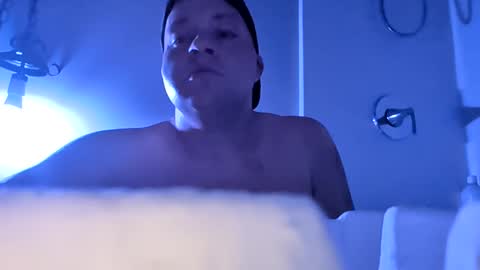 Snapshot of wundrsword33 chatting on May 28, 7:05 am BONER DONOR online show from May 28, 7:05 am