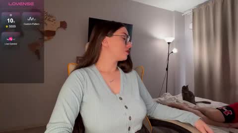 Snapshot of wwow_meow chatting on October 11, 6:34 am Eric and Christine 3 online show from October 11, 6:34 am