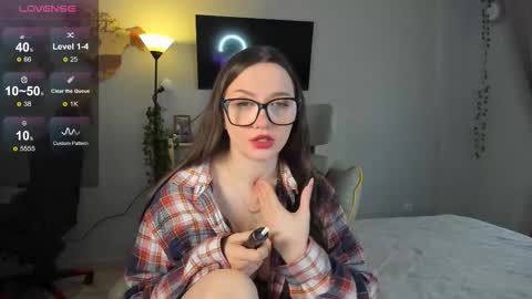 Snapshot of wwow_meow chatting on March 3, 3:45 am Eric and Christine 3 online show from March 3, 3:45 am