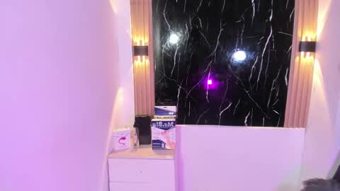 wyatt online show from October 31, 4:02 am