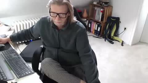 WyattEarp64 online show from December 1, 9:36 am