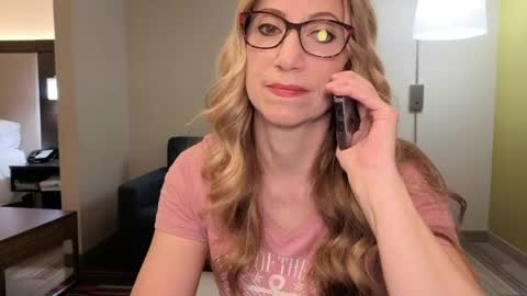 Snapshot of wynfreya chatting on May 20, 12:11 pm Wyn online show from May 20, 12:11 pm