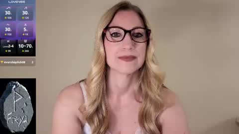Snapshot of wynfreya chatting on June 27, 10:26 pm Wyn online show from June 27, 10:26 pm