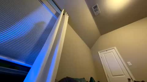 Snapshot of wynterheat chatting on October 24, 5:04 am Wynter Heat online show from October 24, 5:04 am