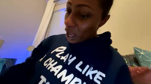 Snapshot of wynterheat chatting on November 4, 11:31 am Wynter Heat online show from November 4, 11:31 am