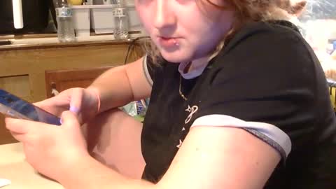 Snapshot of x2kayx2 chatting on February 4, 1:11 am x2kayx2 online show from February 4, 1:11 am