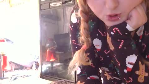 Snapshot of x2kayx2 chatting on February 4, 5:41 pm x2kayx2 online show from February 4, 5:41 pm