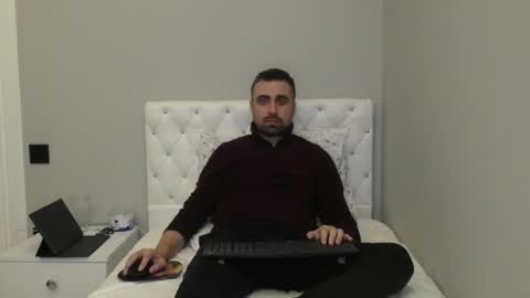 Snapshot of x_____0_____x chatting on April 6, 10:11 pm Mr. Lonely online show from April 6, 10:11 pm