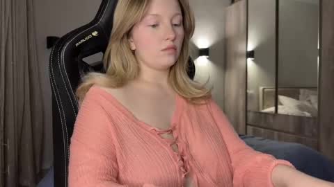 Snapshot of x__ivy_x chatting on December 12, 3:16 pm eva online show from December 12, 3:16 pm