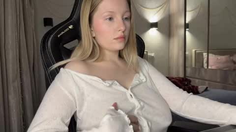 Snapshot of x__ivy_x chatting on January 4, 3:49 pm eva online show from January 4, 3:49 pm