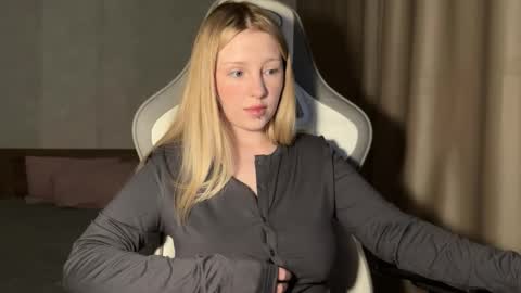 Snapshot of x__ivy_x chatting on October 28, 5:15 pm eva online show from October 28, 5:15 pm