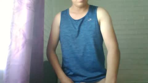 Snapshot of x_andrescam chatting on April 2, 2:04 pm x_andrescam online show from April 2, 2:04 pm