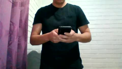Snapshot of x_andrescam chatting on July 10, 8:44 pm x_andrescam online show from July 10, 8:44 pm