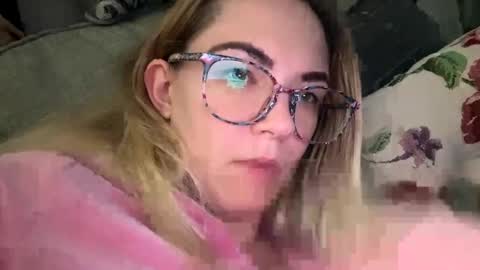 Mariah  online show from December 8, 12:30 pm