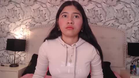 Snapshot of xaander_ chatting on November 3, 3:30 am aurora  online show from November 3, 3:30 am