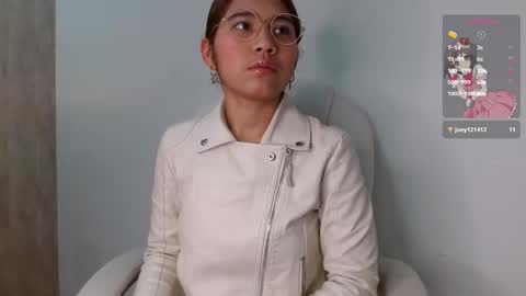 aurora  online show from December 18, 3:23 am