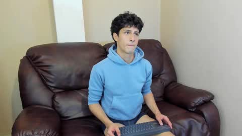 Snapshot of xam_collen chatting on January 11, 11:43 pm xam_collen online show from January 11, 11:43 pm