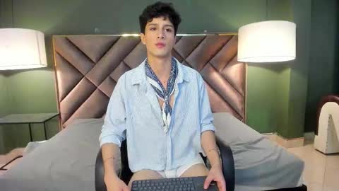 Snapshot of xam_collen chatting on March 4, 7:53 pm xam_collen online show from March 4, 7:53 pm