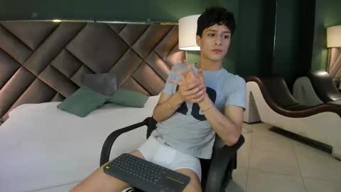 Snapshot of xam_collen chatting on March 5, 4:36 pm xam_collen online show from March 5, 4:36 pm