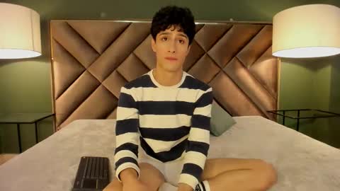 Snapshot of xam_collen chatting on March 10, 1:27 pm xam_collen online show from March 10, 1:27 pm