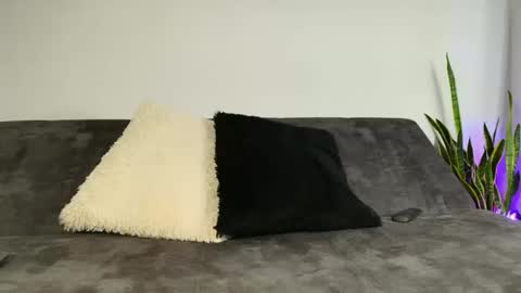 Snapshot of xander743 chatting on December 4, 6:16 pm Xander online show from December 4, 6:16 pm