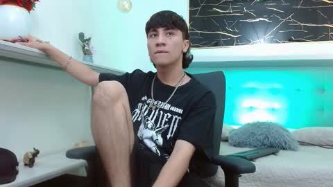 xandergrey8 online show from February 4, 7:53 pm