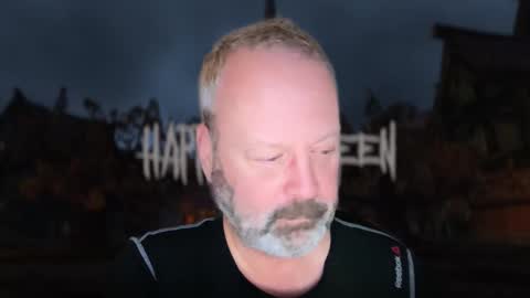 Snapshot of xarkevis chatting on October 31, 10:55 pm X4RK3V15 online show from October 31, 10:55 pm