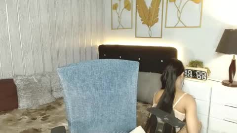 Snapshot of xasian_dollx chatting on August 3, 6:34 am ELLA online show from August 3, 6:34 am