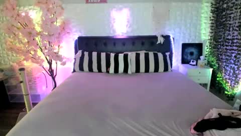 Snapshot of xbbyblonde chatting on June 11, 2:53 am b 3 online show from June 11, 2:53 am