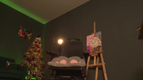 Snapshot of xcummingxsoonx chatting on December 16, 12:43 pm MIRA online show from December 16, 12:43 pm