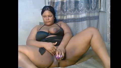 Snapshot of xcumxonxme chatting on February 7, 10:19 am xcumxonxme online show from February 7, 10:19 am