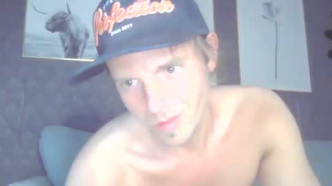 Snapshot of xeroxe860 chatting on July 1, 1:29 am Xeroxe online show from July 1, 1:29 am