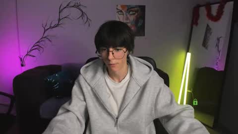 Snapshot of xevier_loyd chatting on December 1, 1:05 pm xevier online show from December 1, 1:05 pm