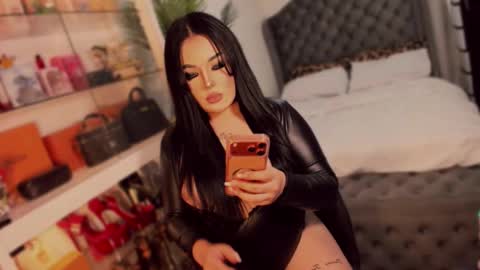 Snapshot of xher_hidden_collectionx chatting on January 15, 2:49 am GODDESSS LEXII online show from January 15, 2:49 am