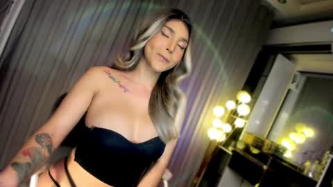 Snapshot of xhey_honeyx chatting on February 26, 5:09 am hey honey online show from February 26, 5:09 am