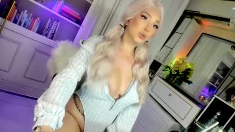 Snapshot of xhey_honeyx chatting on February 15, 9:30 am hey honey online show from February 15, 9:30 am