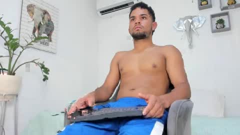 Snapshot of xhj_gambaru chatting on April 7, 12:27 pm Gambaru online show from April 7, 12:27 pm