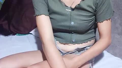 Snapshot of xhotskinny69x chatting on December 2, 9:47 am xhotskinny69x online show from December 2, 9:47 am