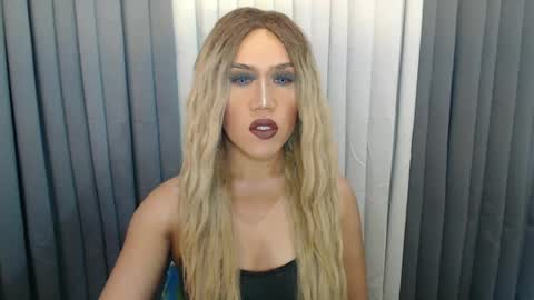 Snapshot of xhugejerkingtransx chatting on December 9, 5:52 pm GWEN THOMPSON .......   online show from December 9, 5:52 pm