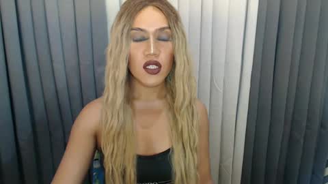 Snapshot of xhugejerkingtransx chatting on December 9, 11:56 pm GWEN THOMPSON .......   online show from December 9, 11:56 pm