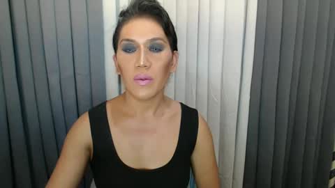 Snapshot of xhugejerkingtransx chatting on December 24, 5:05 am GWEN THOMPSON .......   online show from December 24, 5:05 am