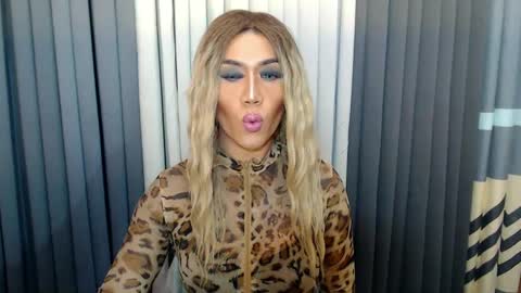 Snapshot of xhugejerkingtransx chatting on February 15, 9:26 pm GWEN THOMPSON .......   online show from February 15, 9:26 pm