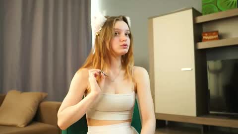 Snapshot of xiaobrunscheen chatting on November 18, 5:01 am Luna and Lina online show from November 18, 5:01 am