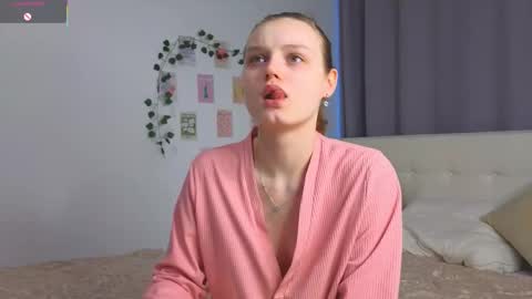 Snapshot of xiaobrunscheen chatting on November 29, 4:15 am Luna and Lina online show from November 29, 4:15 am